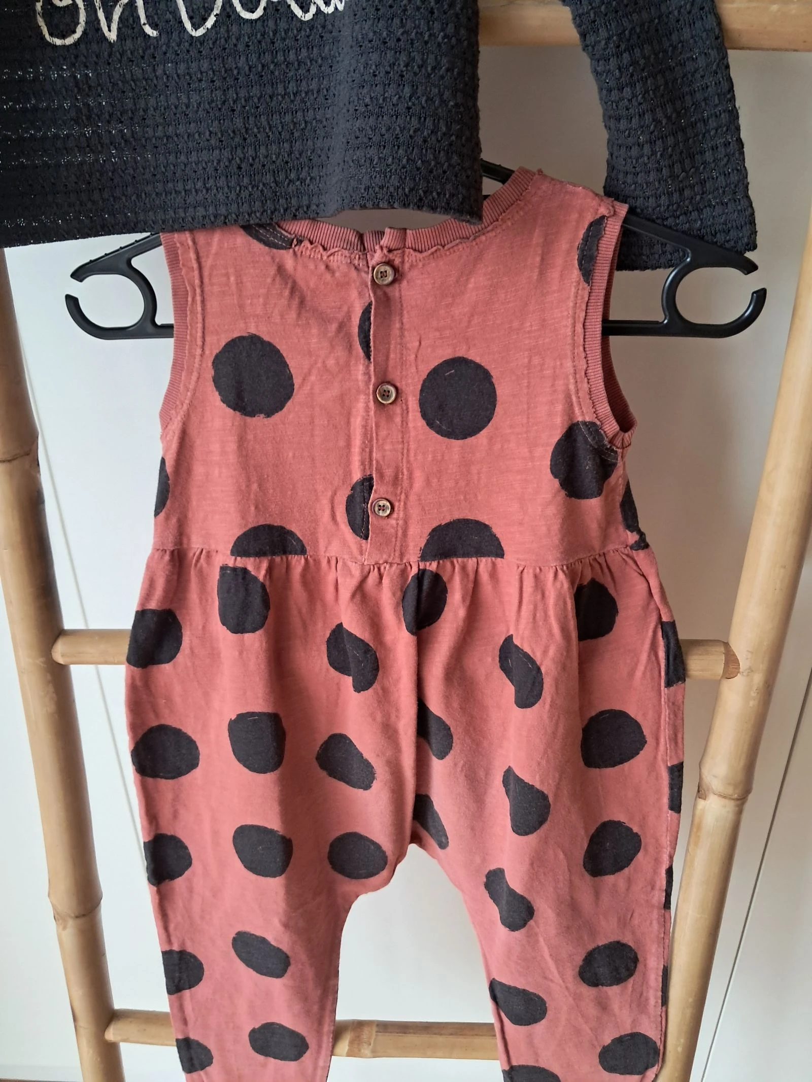 In the family jumpsuit set 36 months and Zara sweater 3/4 years – photo 5